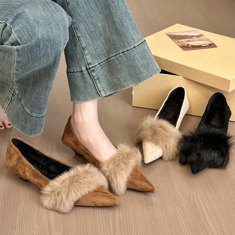 titing绒绒韩女！气质绒面尖头毛毛浅口单鞋女冬通勤加绒粗跟单鞋