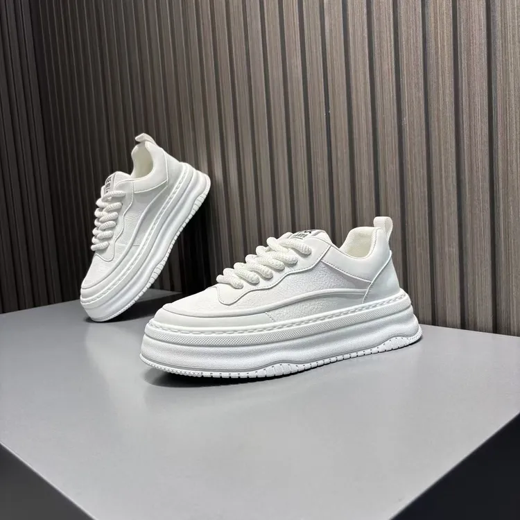 男士小白鞋2025新款爆款简约轻奢皮面潮牌板鞋软底舒适运动休闲鞋