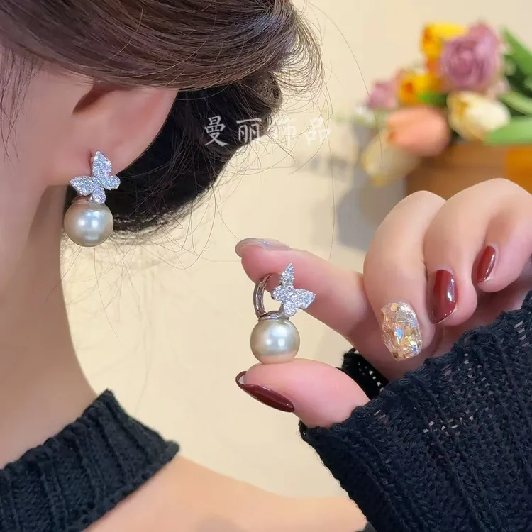 铜合金耳饰 2025气质轻奢微镶蝴蝶珠珠耳扣耳环