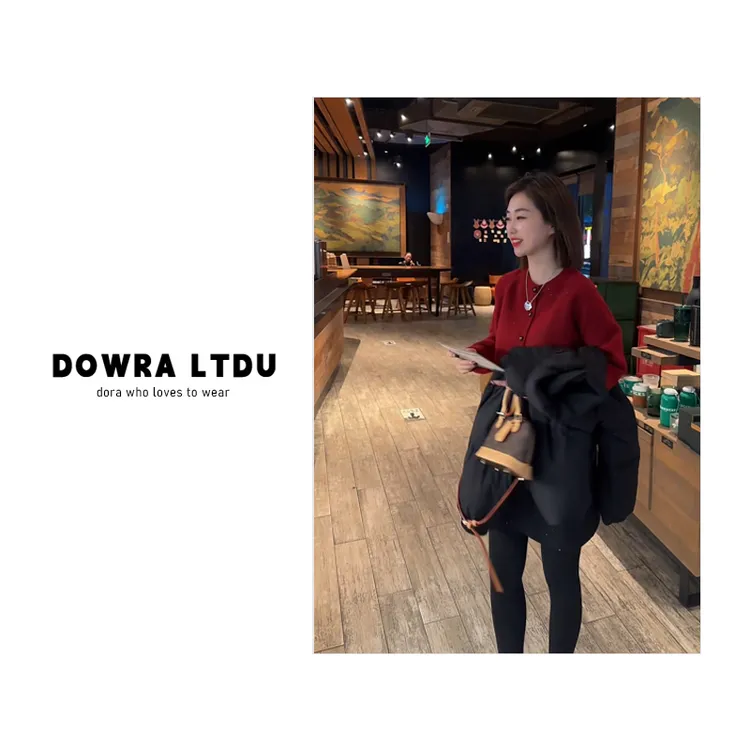 朵拉【感觉跟随】2025年冬季新款圆领亮闪闪纯色长袖针织开衫1-5192