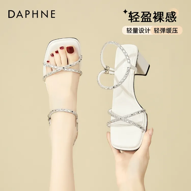 达芙妮水钻一字带粗跟凉鞋女夏外穿方头仙女风露趾沙滩配裙子女鞋