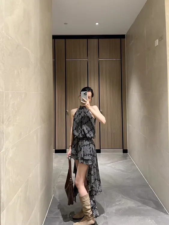 向晚意studio不规则无袖挂脖连衣裙女夏季小众设计感气质燕尾裙子