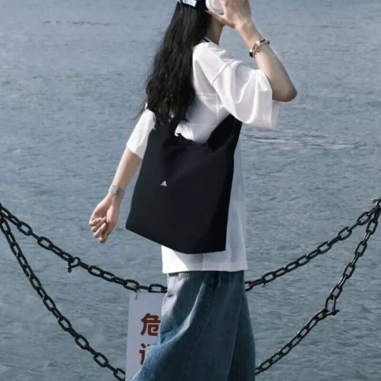 adidas阿迪达斯运动男女简约大容量可调节时尚手拧包斜跨包单肩包