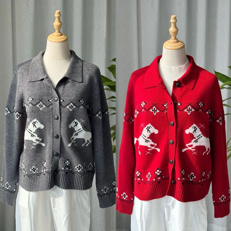 100%羊毛费尔岛提花马年生肖图案翻领针织开衫短款毛衣喜庆复古女