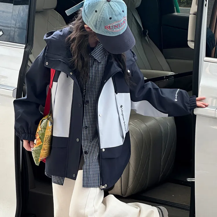 秋季女童时尚外套洋气韩版儿童冲锋衣休闲运动户外上衣春秋中大童