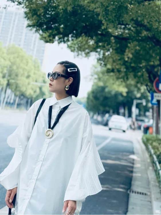 女性百褶喇叭袖白色衬衫宽松百搭设计感上衣