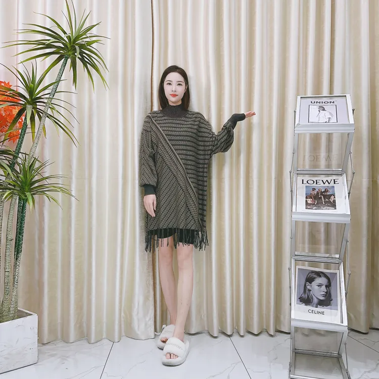 A224咖色条纹设计款气质秋冬轻奢针织连衣裙时尚复古