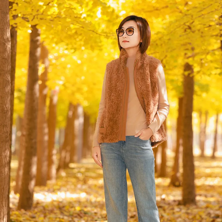 WHITE COLLAR/白领 驼色立领拉链无袖颗粒绒马甲  KLR05A510