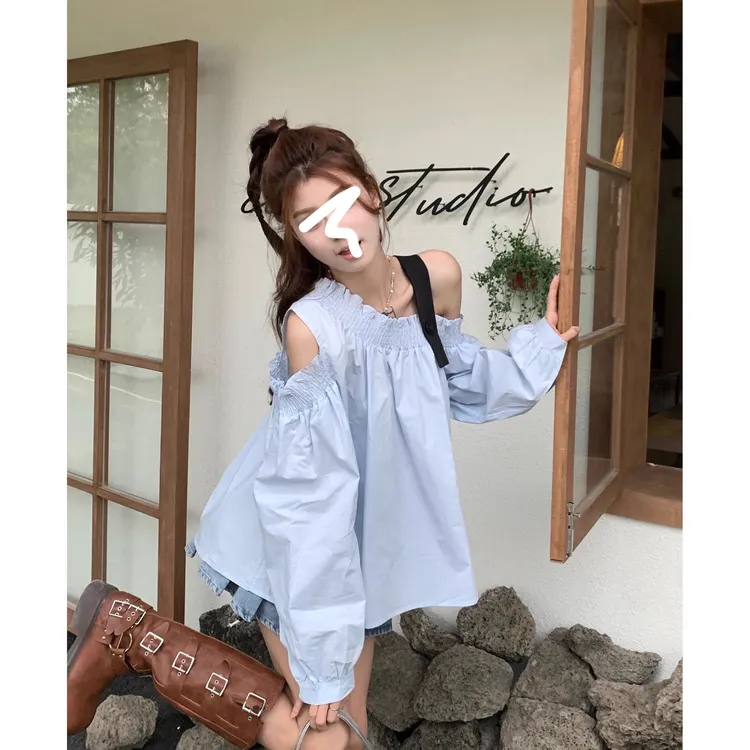 设计感小众木耳边褶皱斜领露肩蓝色长袖衬衫女早秋季宽松显瘦上衣