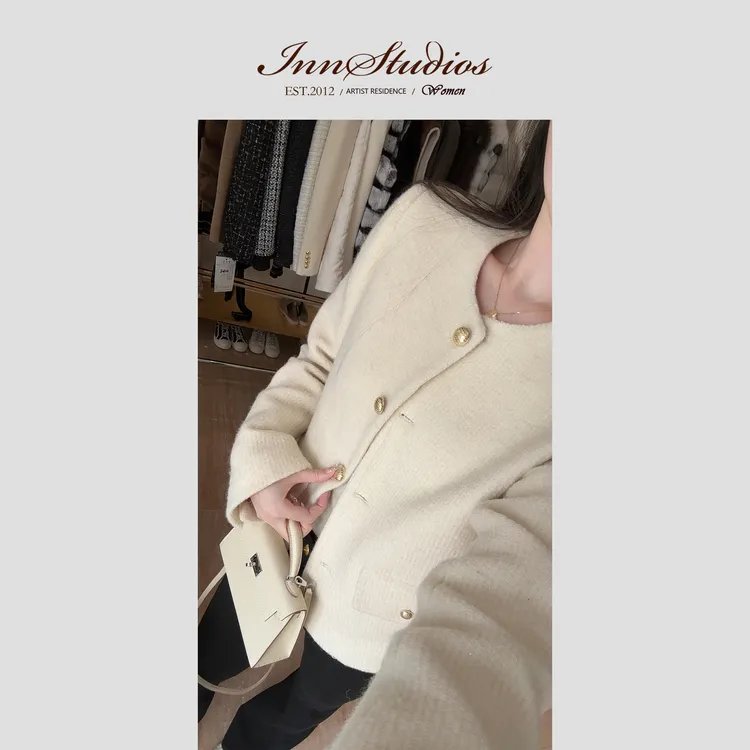 Innstudios 白色金扣圆领羊毛混纺小香外套
