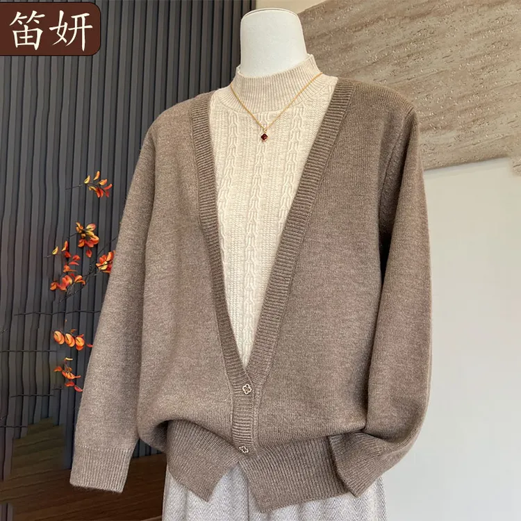时尚气质新款妈妈装秋冬半高领针织衫上衣中老年女保暖假两件毛衣