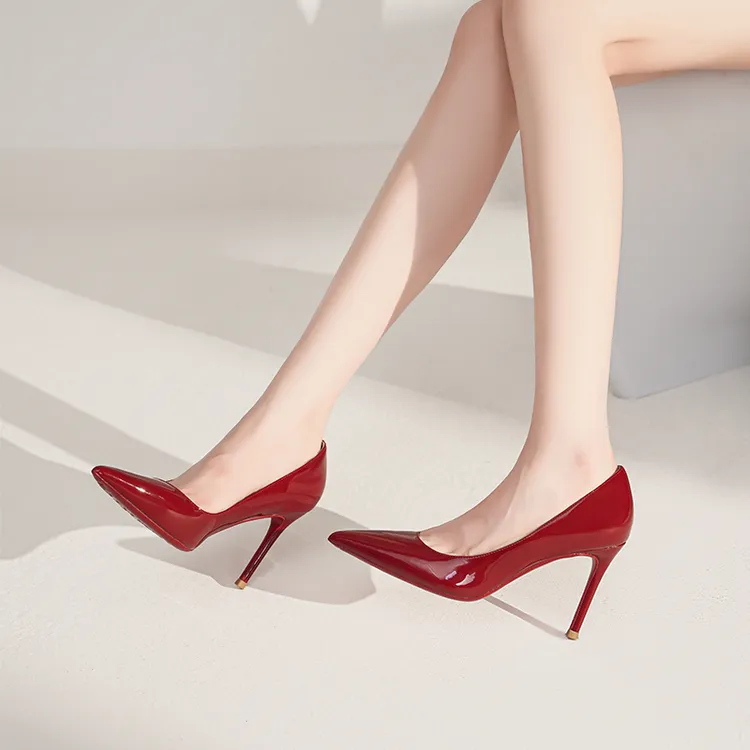 大红色红底漆皮浅口气质单鞋细跟2025年新款性感尖头红底高跟鞋女