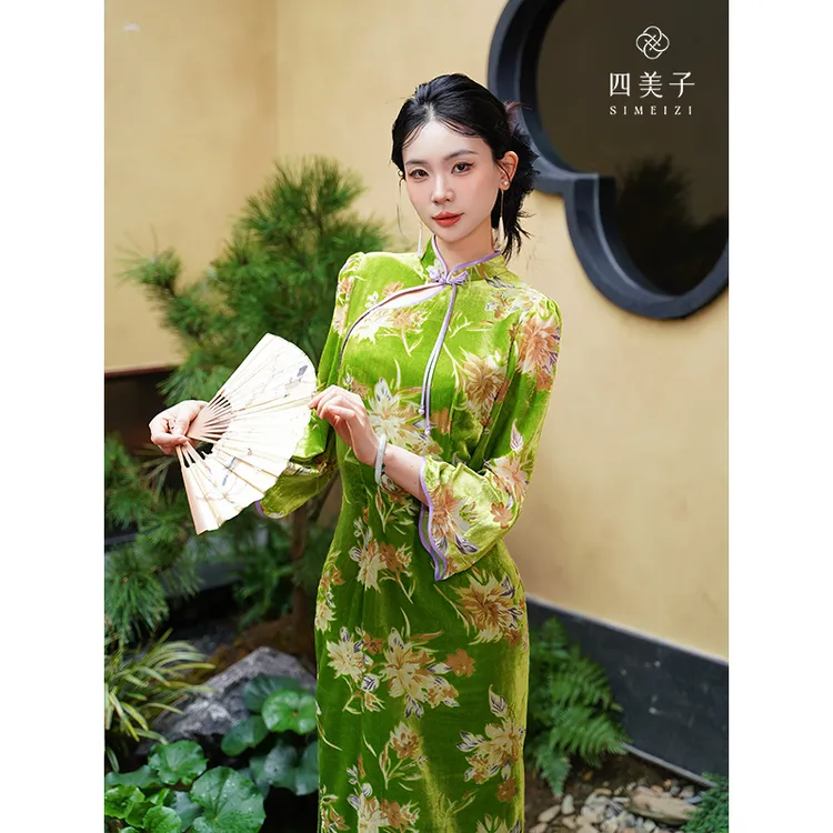 四美子【拂晓】新款新中式复古韵味烧花丝绒旗袍裙日常秋季连衣裙