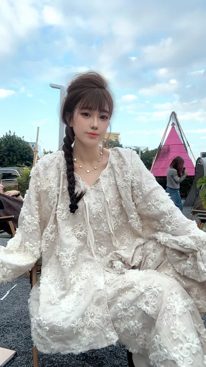 【月落星沉】法式V领钉珠立体花朵灯笼袖宽松显瘦百搭洋气上衣