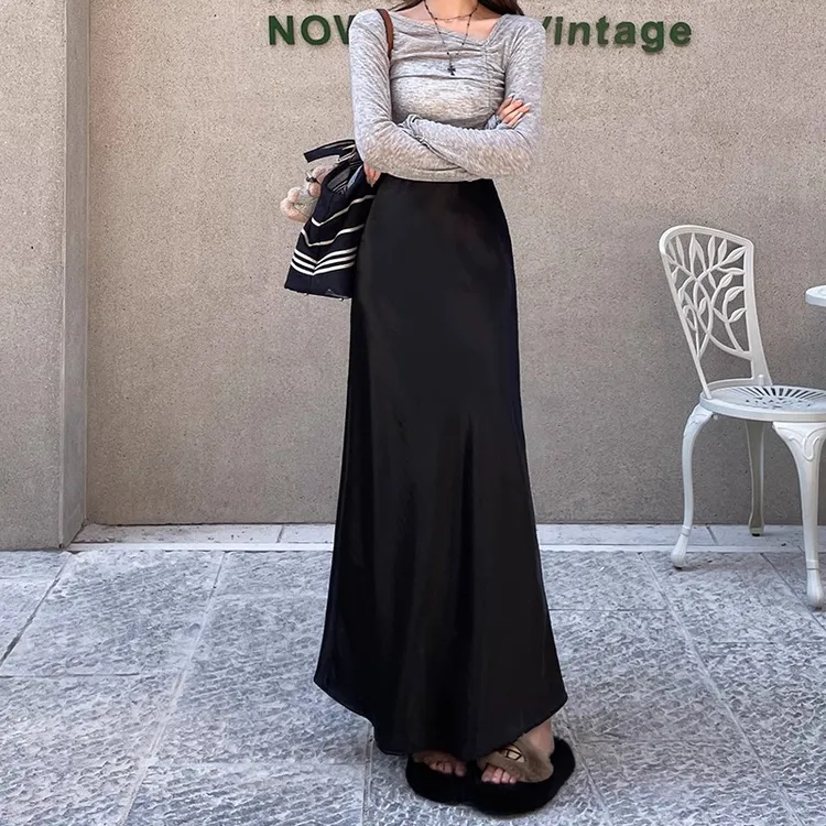 黑色醋酸缎面半身裙女春秋2025新款松紧腰显瘦垂感包臀鱼尾裙长裙