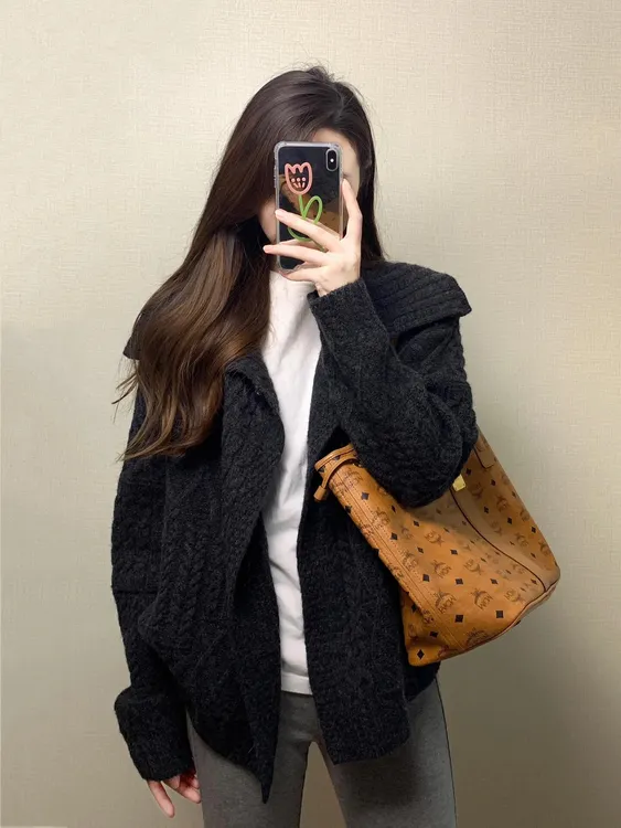 2025秋季新款韩系穿搭设计感小众毛衣外套女搭配休闲裤显瘦两件套