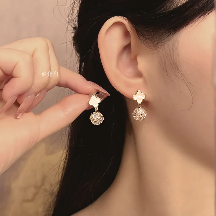 铜合金锆石耳饰 轻奢风四叶草耳坠清新精致欧若风甜美精致小香风