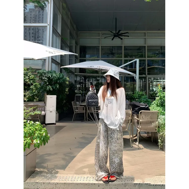早秋新款前后拼接极简花朵长袖白色T恤+豹纹阔腿裤Z 9024#
