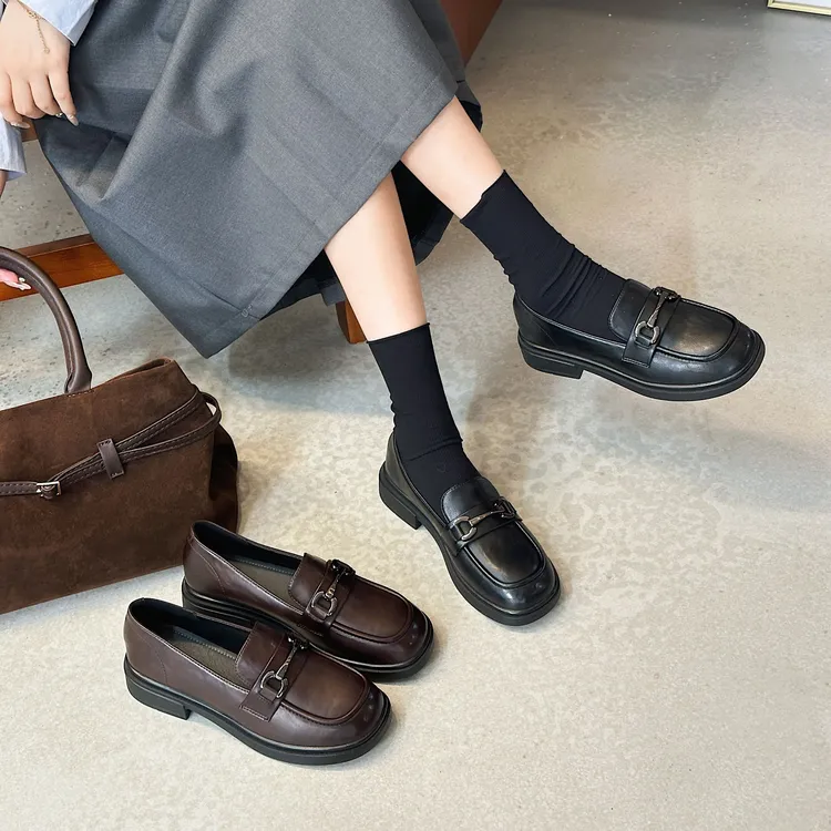 金属扣饰复古英伦风乐福  软皮粗跟一脚蹬百搭通勤单鞋