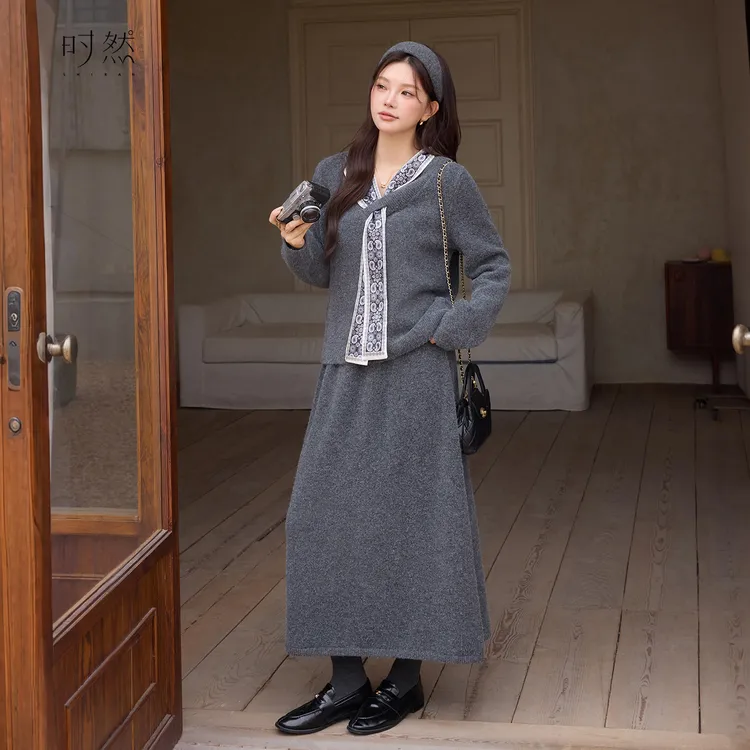 时然【烟灰拂韵】微胖大码女装冬女百搭显瘦V领气质针织衫毛衣套装