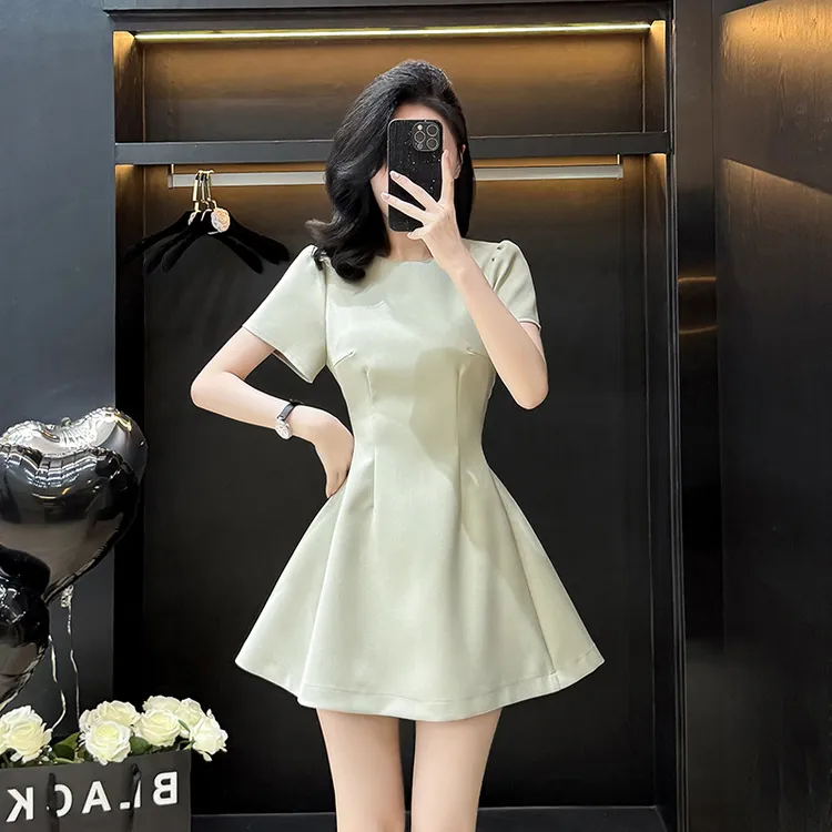 绿色短袖连衣裙女夏季气质小个子感礼服裙收腰显瘦短裙