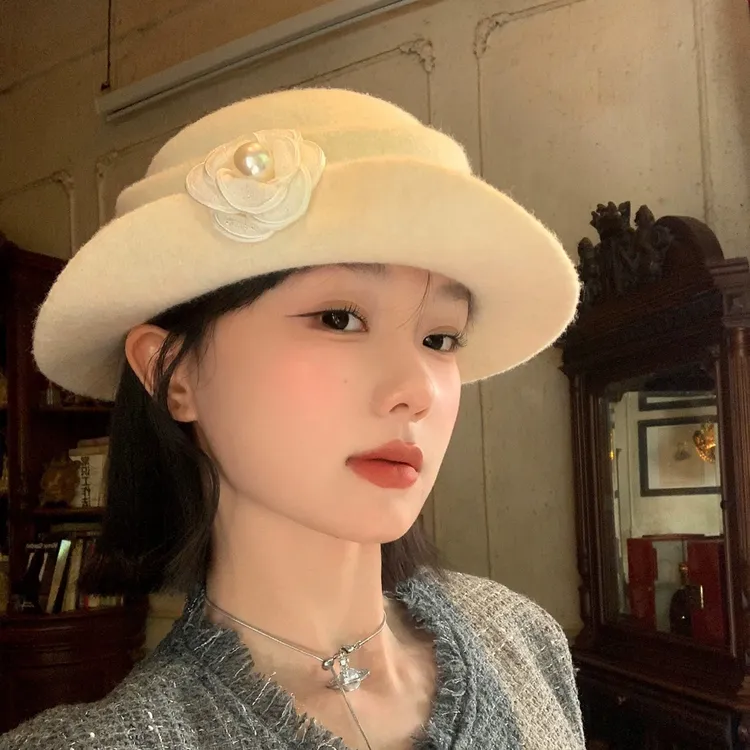 法式优雅珍珠山茶花礼帽女秋季卷边千金风帽子显脸小赫本风贝雷帽