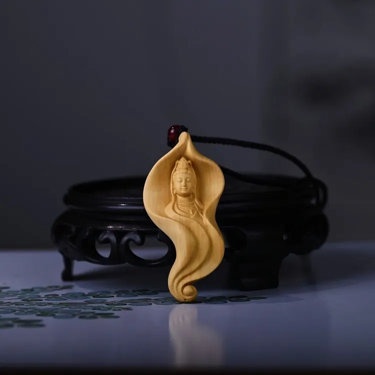 荷叶木雕观音挂件