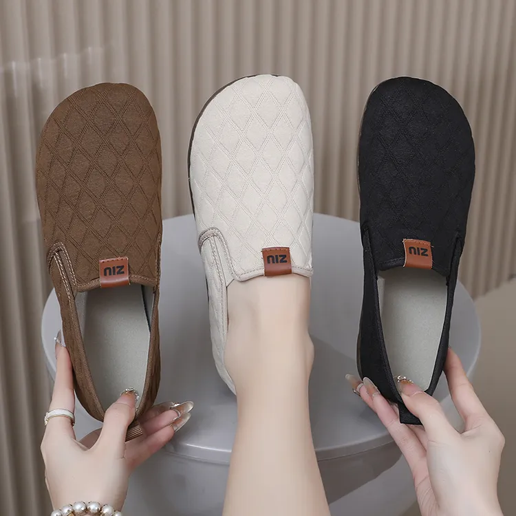 新款一脚蹬休闲妈妈女款鞋洋气爆款ins宽脚时尚简约软老北京布鞋