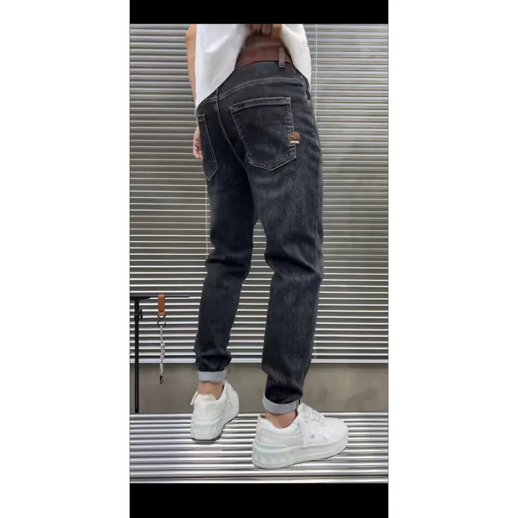 时尚百搭小脚牛仔裤