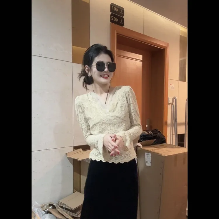 【姜千万】超温柔的蕾丝衫拼接网纱加绒打底