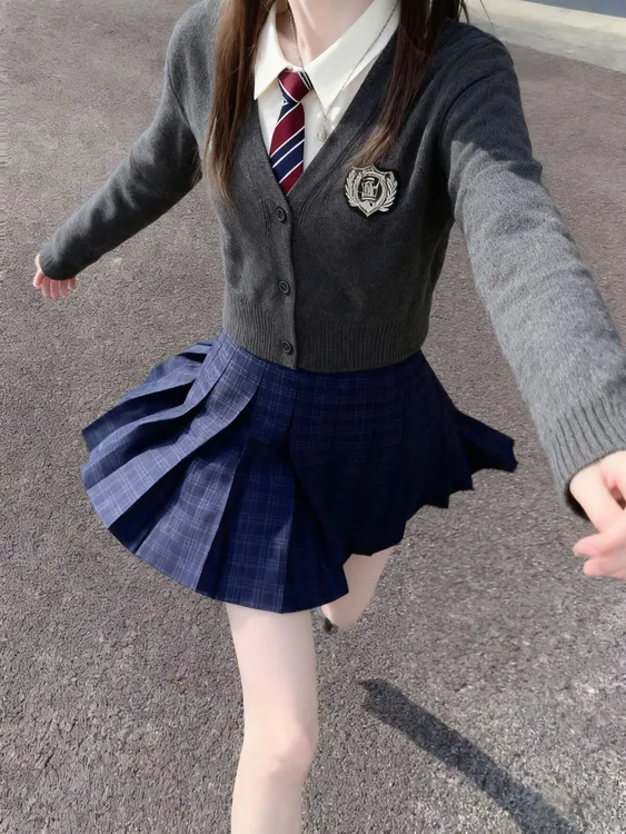 韩系制服套装女秋冬女学妹英伦学院风手工刺绣粉开衫徽章毛针织衫