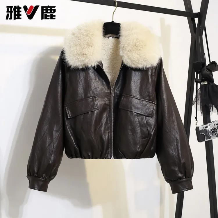 雅鹿皮衣女2025超火新款冬季款高级感小个子加绒毛领pu外套