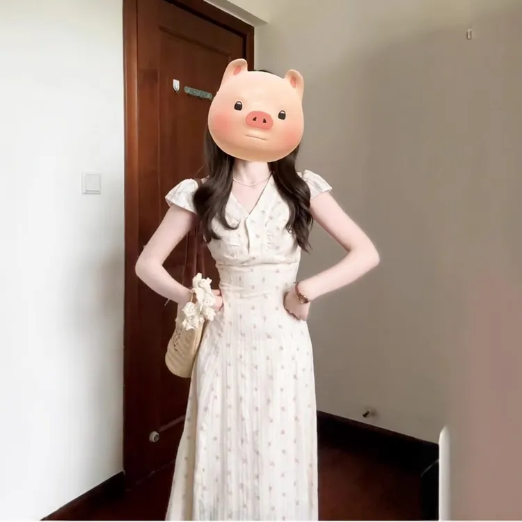 夏季白色V领法式碎花连衣裙女2025新款高级感气质收腰显瘦a字裙子