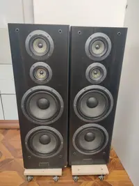 9新  二手先XF，SD9落地箱，不包邮。不退换货