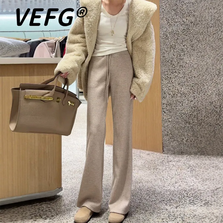 VEFG燕麦色微喇休闲裤女冬季新款弹力糯米裤小个子显瘦喇叭裤子