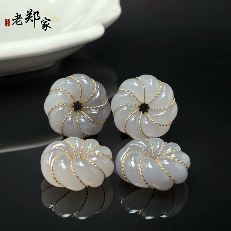 【老郑家】18K金和田玉吊坠 3542 多样性发1件 约22*9mm