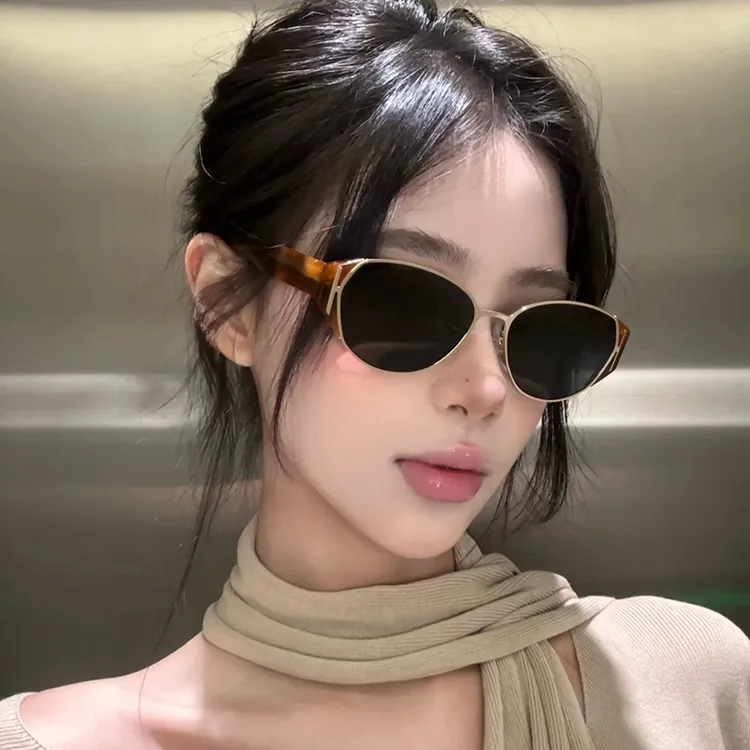 墨镜女潮2025新款豹纹框方圆脸开车旅游拍照出片防紫外线太阳眼镜