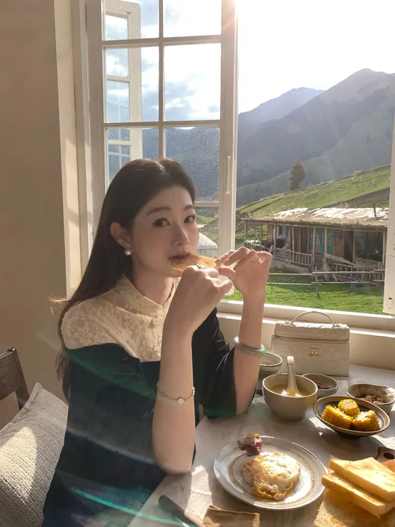 EIA一尧【晚鸢】早秋轻奢千金感丝绒上衣拼接蕾丝领盘扣气质新中式