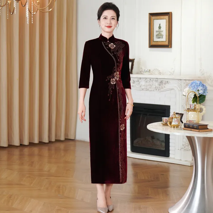 旗袍裙子女款爆款2025新款秋冬修身改良版丝绒旗袍妈妈装婚宴礼服