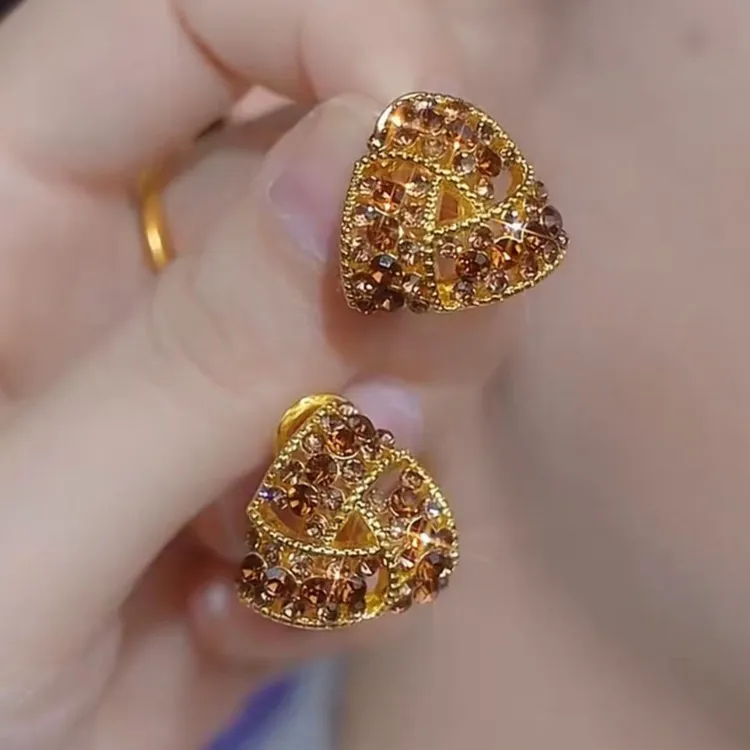 925银合成锆石耳饰 香槟色三角形耳钉简约大气环秋冬新款新年耳饰商品图