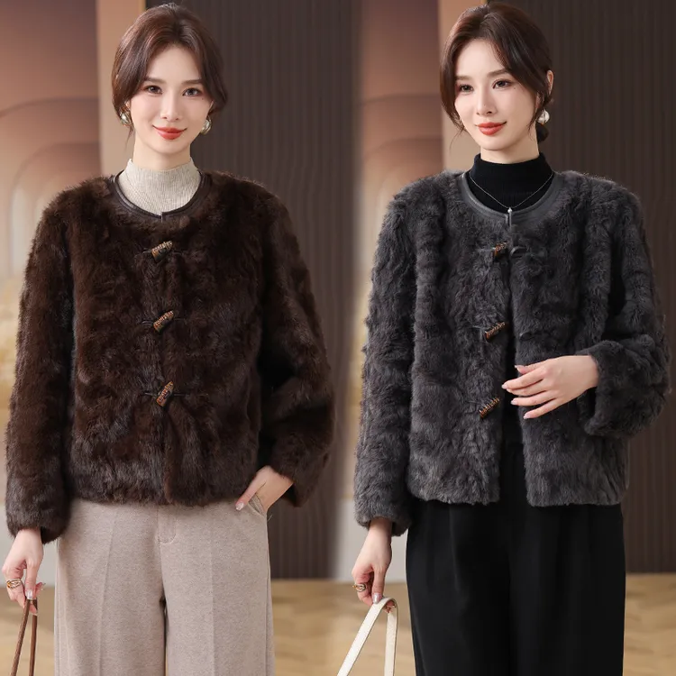 妈妈洋气高贵外套中年女装新款秋冬装过年衣服中老年短款貂绒上衣