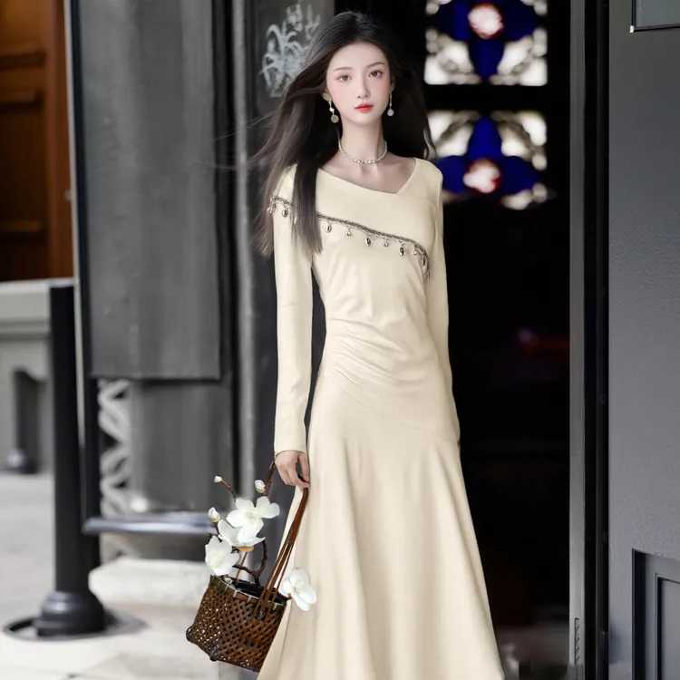 氛围感浪漫收腰连衣裙女秋季新款法式设计感小众时尚洋气长裙