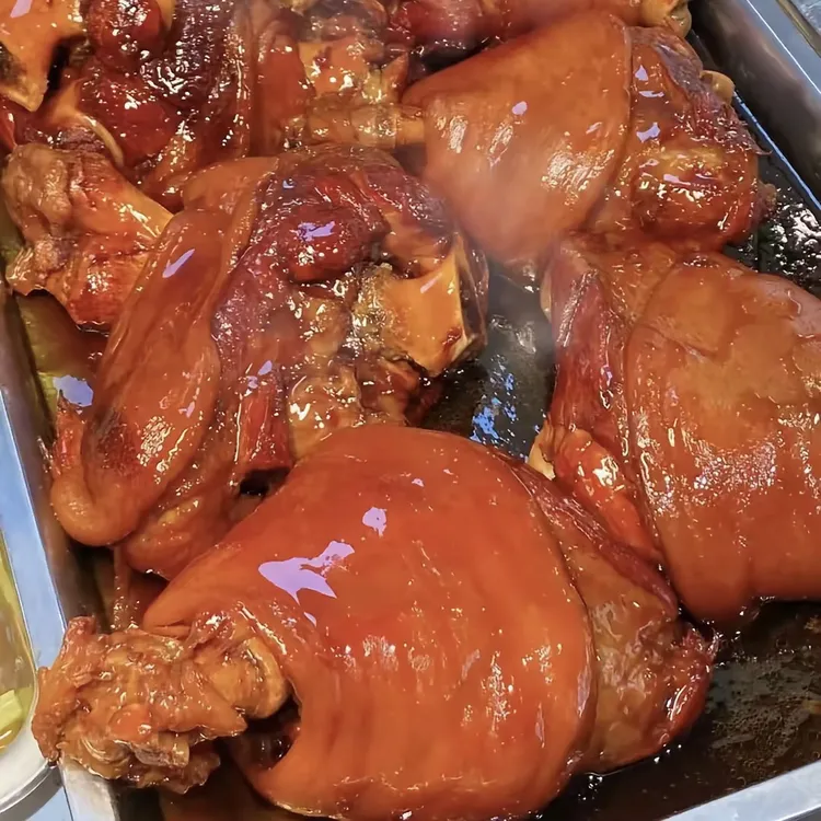 老北京风味铁锅大肘子