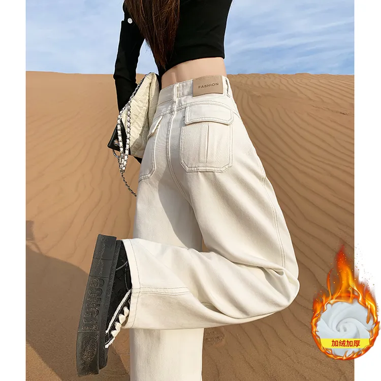 复古米白加绒弯刀阔腿牛仔裤女冬季2025新款高腰显瘦设计感镰刀裤