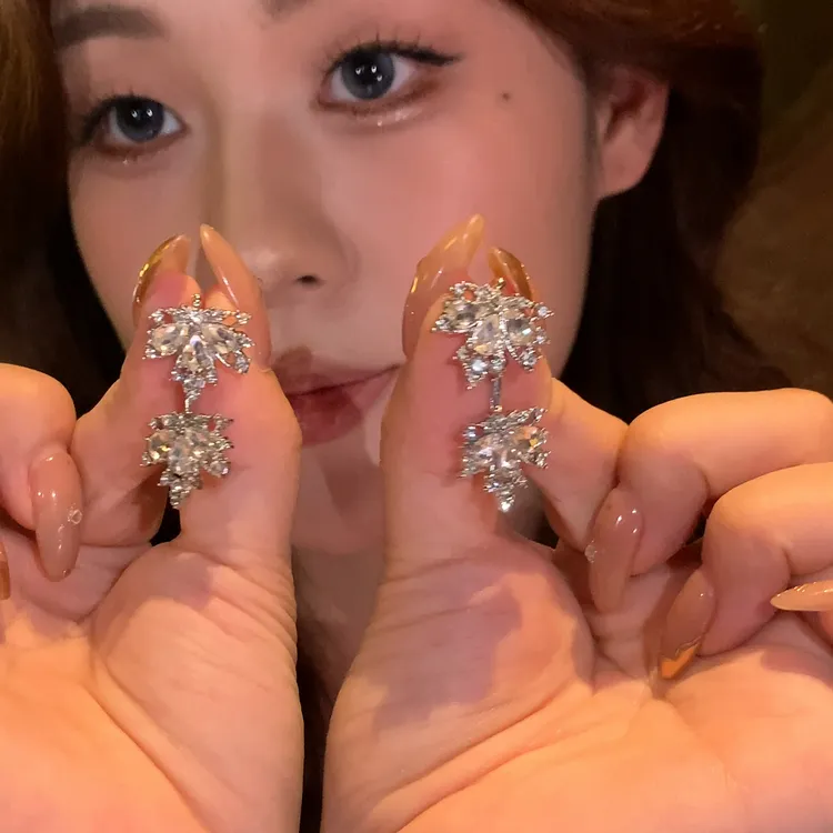 铜合金耳饰 气质枫叶锆石耳环女小众设计高级感轻奢耳饰氛围耳钉