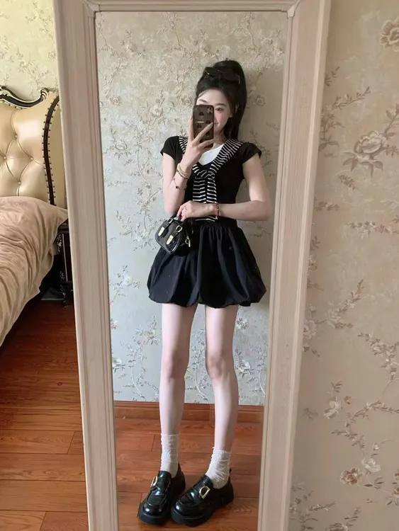 夏日巨好看赫本风黑色短袖T恤配披肩花苞裙轻熟小众不撞款套装女