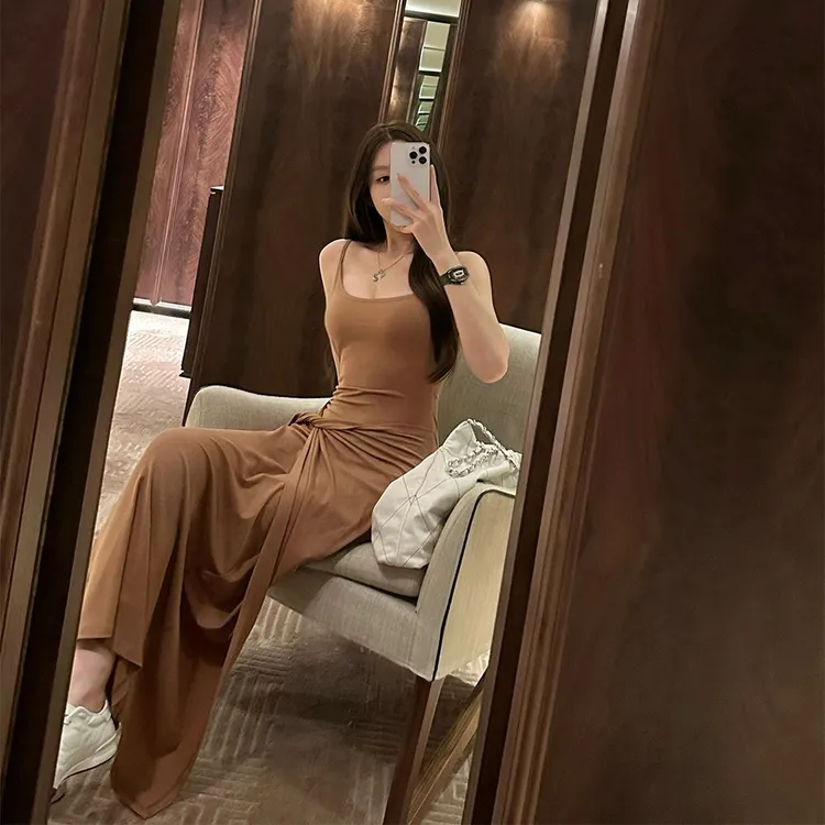 轻奢网红款腰间扭结设计心机显瘦针织连衣裙女春修身内搭吊带长裙