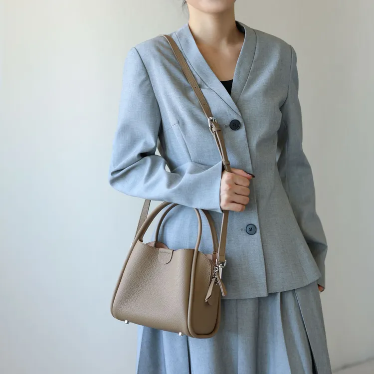 包包女2025秋冬新款时尚菜篮子包包真皮百搭单肩斜挎手提包女小包