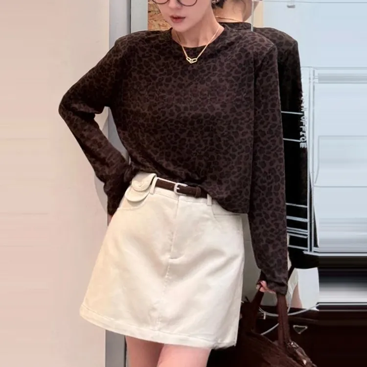 洋气轻奢豹纹长袖T恤女秋冬季新款显瘦休闲圆领内搭打底衫上衣