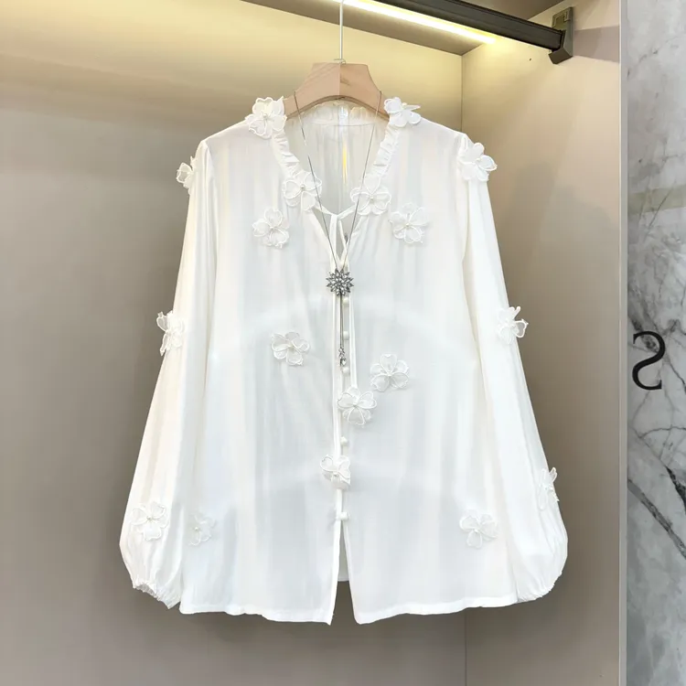 新款法式V领女夏季设计感宽花边领花朵款2025胖妹妹显瘦洋气衬衫
